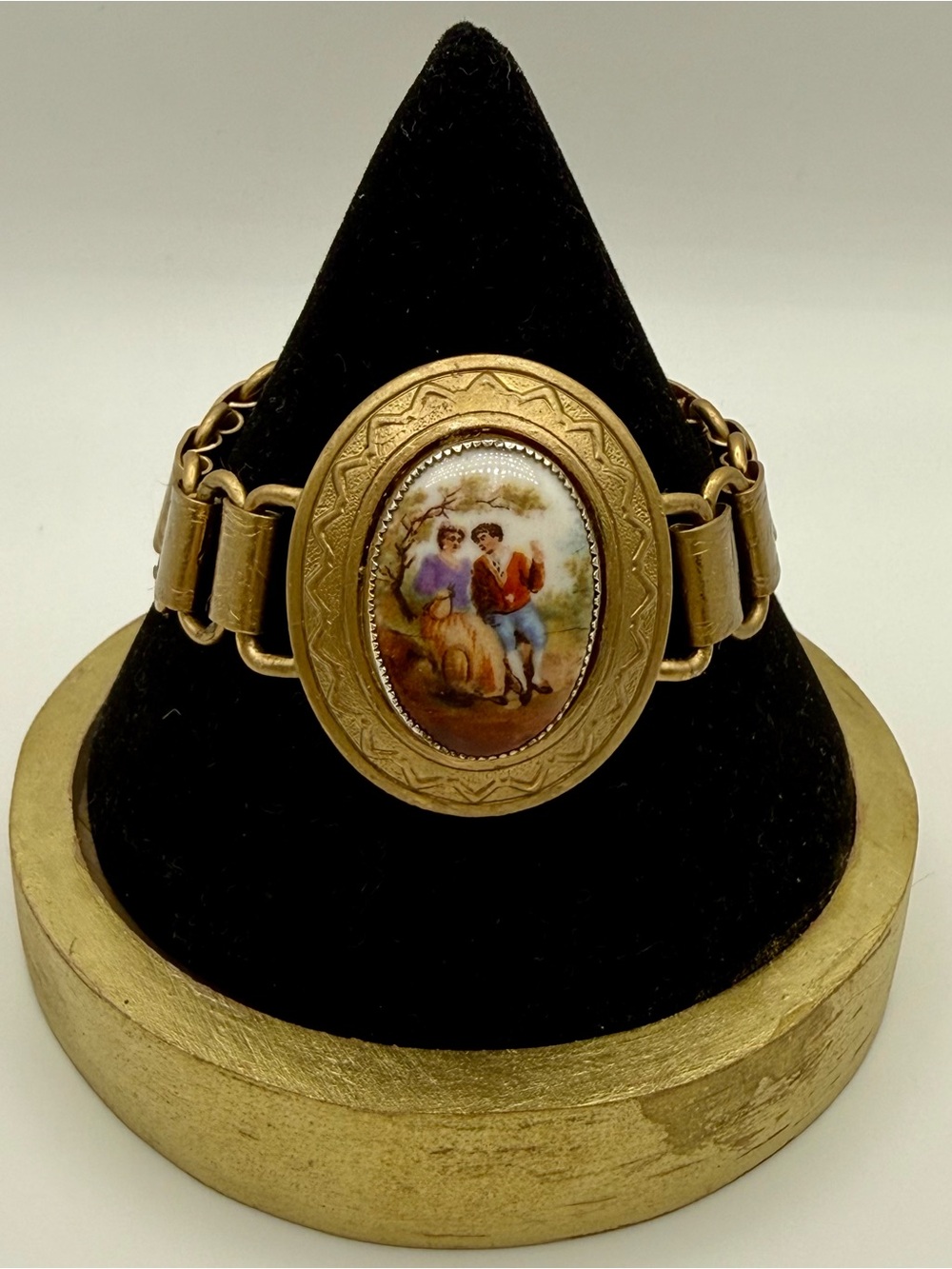 Vintage Courting Couple Link Bracelet | Gold Tone Cameo Scene Bracelet